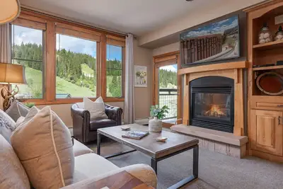 Image de Ski In / Ski Out @ Zephyr | Bright & Sunny | Condo haut de gamme