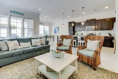 Image de Maison en rangée avec terrasse privée, piscine partagée et accès à la plage - les snowbirds sont les bienvenus!