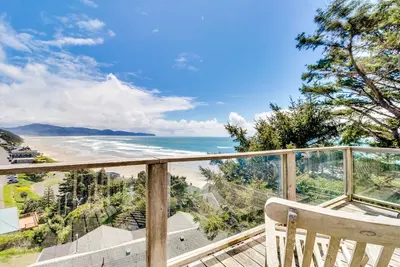 Image de Maison construite à la main w \/ deux ponts spacieux et des vues incroyables - 1\/4 mile à la plage