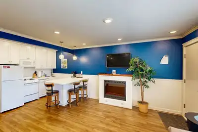 Image de Condo moderne et coloré pour les chiens juste à côté de la plage!
