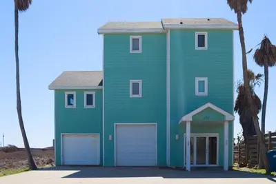 Image de 121 12th - Vue imprenable sur le Golfe et la Manche, 3 Br 3 Bath Home. 8 personnes