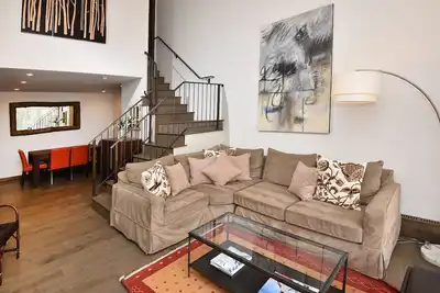 Image de Grand condo Lionshead skis aux pieds avec bain à remous privé et meilleures vues sur la pente de Vail