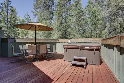 11 Camas - Cabane dans les bois! Parfait pour une famille - bain à remous, passes Sharc, foyer au bois.