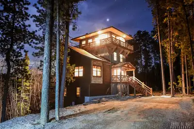 Image de One of a Kind 4-Level, 5 Chambre Watchtower Propriété près de Deadwood!