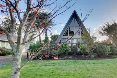 Image de Charmante maison A-Frame avec divertissement, accès facile à la plage et au golf