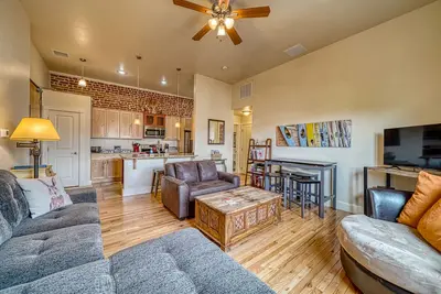 Image de The Downtowner ~ Magnifique Loft au centre-ville de Salida!