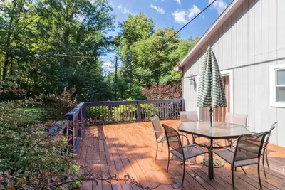 Image de Summer Hideaway: \"Lovely Cottage Année ronde avec un Flair Californie\"