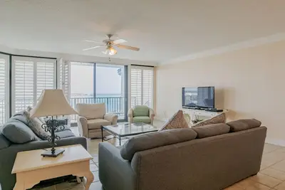 Image de 8ème étage 3br Condo! Animaux acceptés! ! ! Rivière tranquille! !