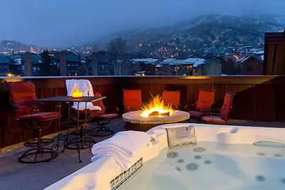 Image de Terrasse sur le toit avec vue imprenable! Spa, foyer et barbecue! Bl6303