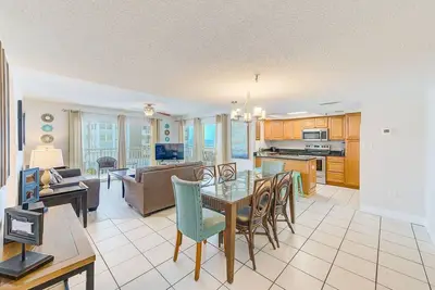 Image de Condo 203: Regardez les dauphins jouer de notre grande chambre �� trois.