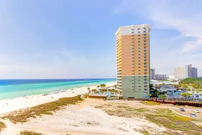 Image de Condo en bord de mer avec acc��s aux piscines, au centre de conditionnement physique et à la salle de jeu - les snowbirds sont les bienvenus!