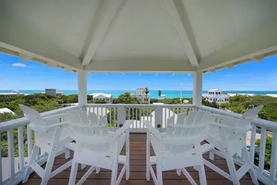 Image de 2 maisons à la plage en bord de mer, vue sur le golfe, entièrement rénové