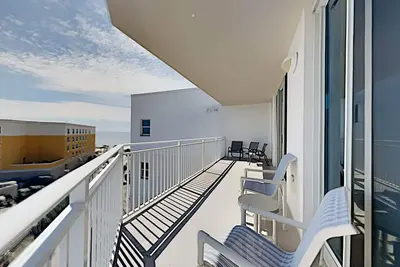 Image de Réservez ce condo Beach Front ~ Balcon privé et WiFi gratuit