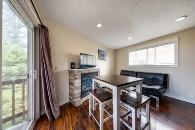 Image de Condo de haut niveau, adapté aux chiens, avec balcon privé et accès à la plage à proximité!