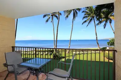 Image de Premier Beach Front Location - À partir de 189 $. 00 / nuit - Kihei Beach # 203