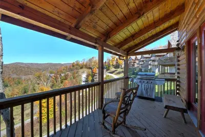 Image de Game Keeper - Un paradis de la cabine familiale! Salle de jeux, bain à remous, vue sur la montagne et plus encore! Comprend un Biltmore Pass!