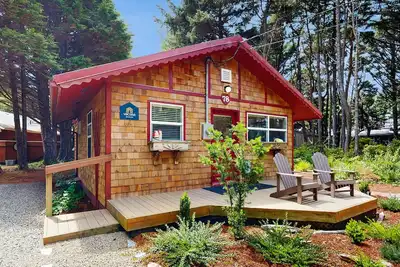 Image de Dog-friendly, chalet dans les bois de 75 mètres de la plage! WiFi gratuit et Smart Tv!