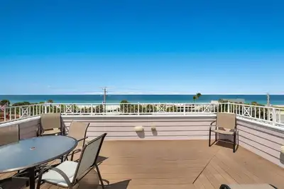 Image de Blue Water Escape par Duncan Real Estate.