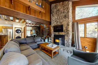 Maison confortable w / vues - à proximité des restaurants, du golf et des pistes!