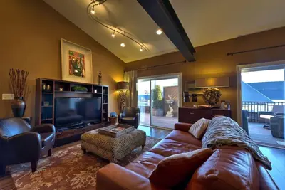 Image de Ellington Loft - Penthouse spacieux au centre-ville d'Asheville dans le bâtiment emblématique S&W! Très chic!