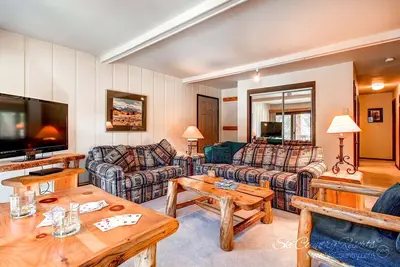 7ème nuit gratuite! Balcon privé avec vue sur la rivière, Wi-Fi, foyer au bois, navette