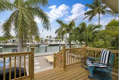 Image de Duplex KCBeach sur canal avec Paddleboard et Kayaks pour chiens et familles