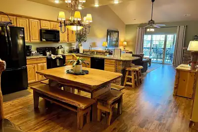 Image de * 3 Br, 2 salles de bain Lodge Cabine sur Table Rock Lake avec Access Dock
