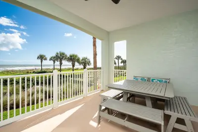 Image de Remodelé aux 9's! ! Direct Oceanfront Unit 624! ! Étapes à la plage! ! !
