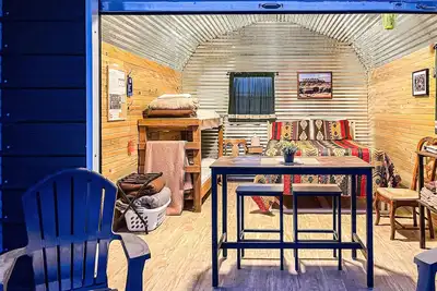 Image de Glamour Camping Cabin, Tous les draps, Douches chaudes et une vue imprenable