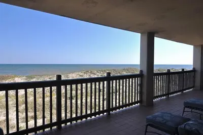 Image de Heron Cove 202s: Unité de condo en front de mer avec balcon privé, à proximité des commerces et des restaurants