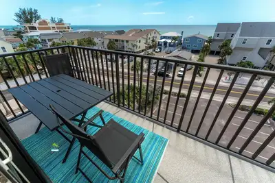 Image de Calme Waters Condominium 5f