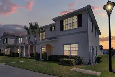 Image de 5 chambres / 4 salles de bains sur un lac (3133pp)