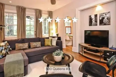 Image de 500 Queens #3: Stylish 2br w/ Patio in Myers Park