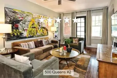 Image de 500 Queens #2: Modern Myers Park Living w/ Porch