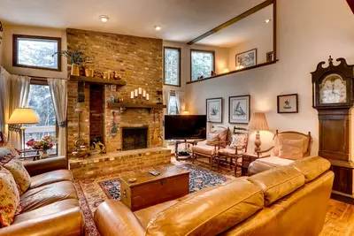 Image de Grande maison privée sur le mont Vail avec bain à remous. Marcher jusqu'au village de vail | 324w Beaver Dam Rd