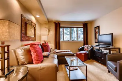 Image de Condo rénové au rez-de-jardin, à pied de l'école de ski et du village de Vail | Vail Trails East 5b