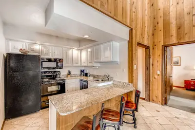 Image de Vail dernier étage Condo avec plafond voûté et deux salles de bain complètes | Westwind 403