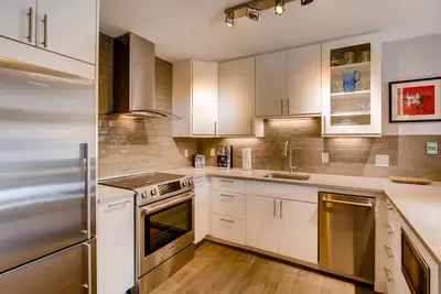 Image de Condo moderne avec douche à l'italienne, marche jusqu'à la télécabine de Lionshead | Westwind 302
