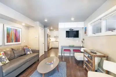 Image de Ultra élégant Viking Lodge 105, Condo complètement rénové au rez-de-chaussée. Piscine, bain à remous.