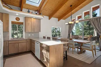 Image de 1143 Altdorf: maison 3 Br / 2 Ba Ă Incline Village, pour 6 personnes