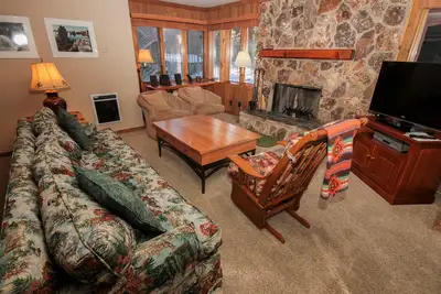 Image de Mountainback Condo # 37. . . A 2 chambre avec unité de den clos. Wifi