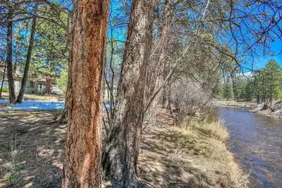 Image de 8 couchages, 3 chambres, 3 salles de bains. Pas d'animaux de compagnie<br><br>Condo sur la rivière