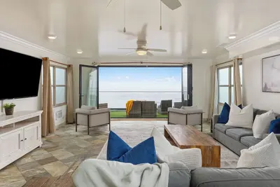 Image de Accueil Oceanfront avec terrasse sur le toit, spa privé, de superbes vues et A \/ C équipée