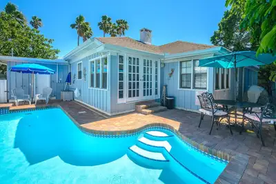 Image de Maison de plage 4 chambres avec piscine privée - Coconut Beach House de Beach Time Rentals