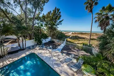 Image de Maison en bord de mer avec piscine privée - Treasure Island Villa by Beach Time Rentals