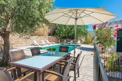 Image de Ca N'Abrines - Beautiful and traditional townhouse with private pool near the mountains. F