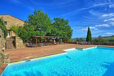 Image de Agréable appartement avec piscine, climatisation, Tv, animaux admis, vue panoramique et parking