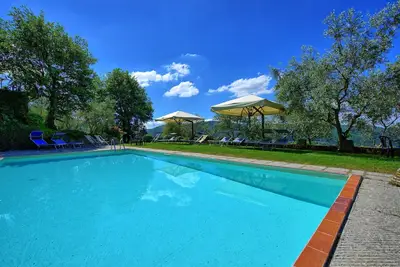 Image de Joli appartement avec piscine, Wifi, Tv, patio, vue panoramique, parking, près de Greve In Chianti
