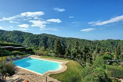 Image de Agréable appartement pour 4 personnes avec piscine, Wifi, Tv et vue panoramique, près de Viareggio