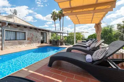 Image de Refugi De Les Aguiles - Villa with private pool and wonderful garden on the outskirts of L